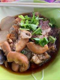 ก๋วยเตี๋ยวป้าแดงรสเด็ด 🍜🔥📍สันทราย เชียงใหม่