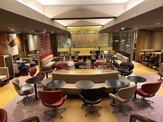 【マクドナルド・インペリアル（McDonald’s Imperial）｜ポルトのアールデコ×ファストフード驚きの融合】