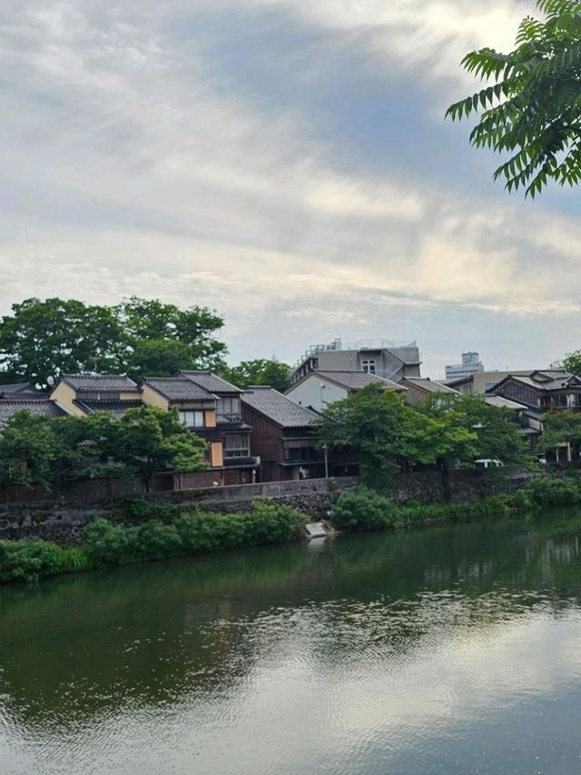 金澤漫步〔淺野川〕，流淌千年的靜美時光
