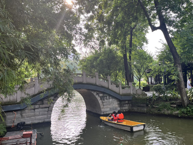 🌿☀️ Slow down and soak up the vibes at Chengdu People’s Park 人民公园