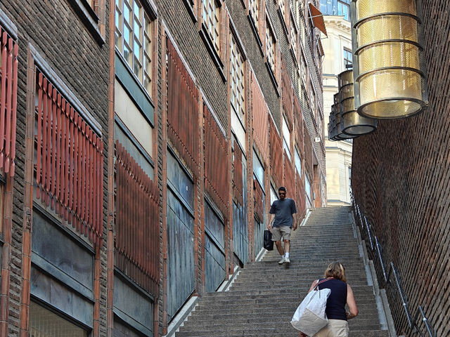 Stockholm Citywalk: Tunnels, Coffee-less Cafes, and Spicy Mala Tang! 🇸🇪🚶‍♀️