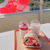 Floating Flow Cafe