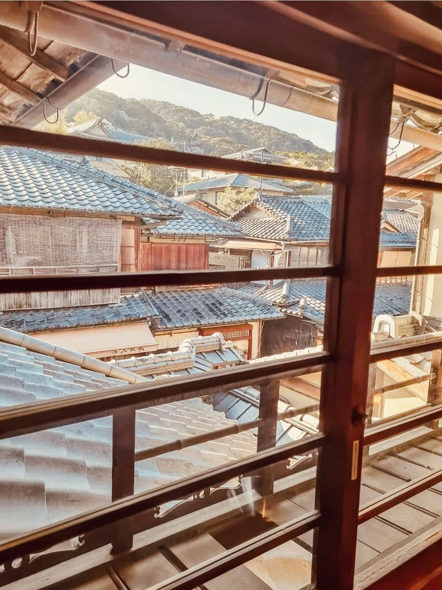 Sipping Matcha in Kyoto’s Time Capsule: Starbucks Ninenzaka – The World’s Most Unique Coffee Stop!