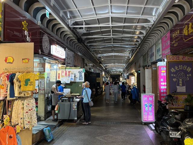 台北-晴光市場（巷弄中的美食天堂）