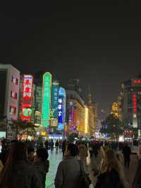  🛍️ Nanjing Road – ถนนสายช้อปสุดปังแห่งเซี่ยงไฮ้