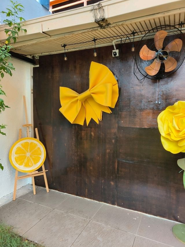 A Relaxing Afternoon at Desaru’s Sunny Yellow Café