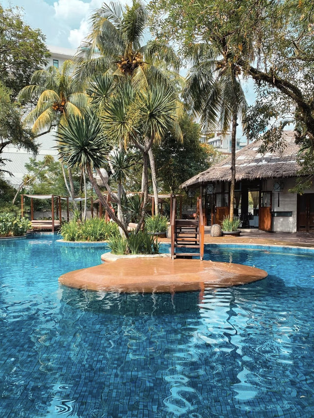 resort‑style ambiance, cozy rather than formal luxury experience  