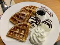 ☕ Coffeesmith (Suntec City) — Strong Coffee, Crispy Waffles & Chill Mall Escape