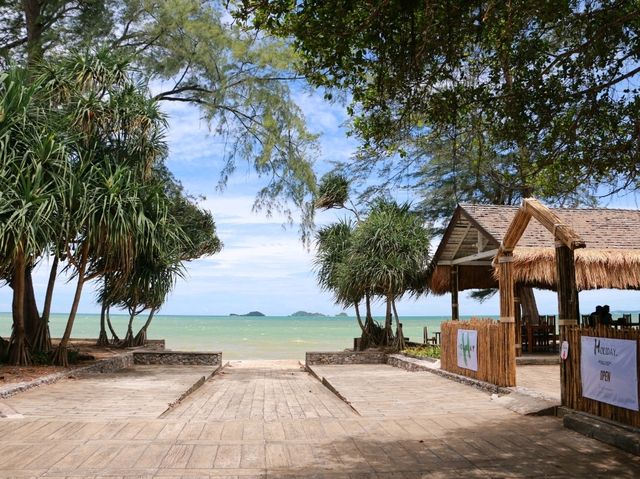Holiday Specialty Coffee and Beach Bar 