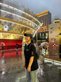LV huge cruise enters to Shanghai 🚢