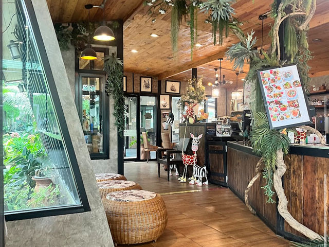 ร้านกาแฟสวนป้าอินทร์