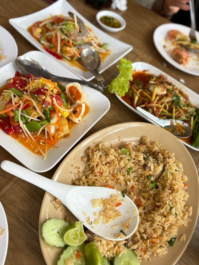 ใต้ร่มปาล์ม - ส้มตำ ร้านเด็ดเขาทอง 🥗