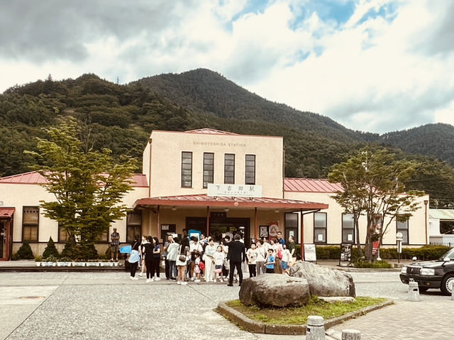 🚉「一座小站，卻能框住最完美的富士山。」