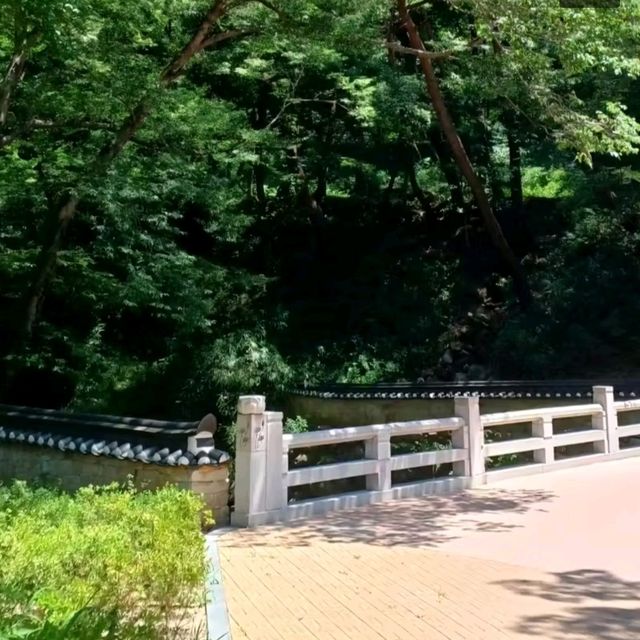 단정해서 아늑한 분위기