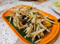 หมูกระทะร้านเด็ด ตั้งอยู่ระหว่างหัวหิน-ปราณบุรี