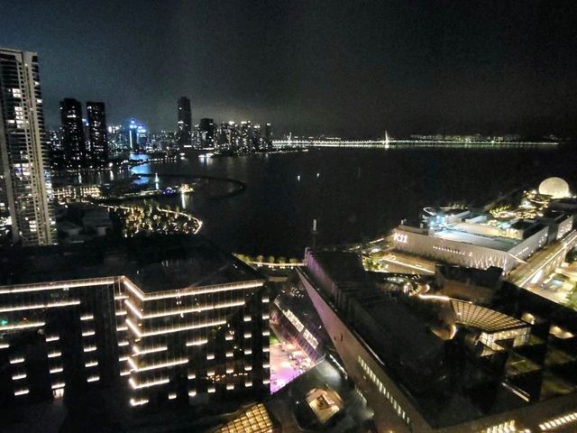 藝術空間設計，超美日夜窗景酒店