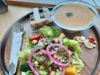 高雄內惟藝術中心附屬(SOUP)蔬食輕食咖啡廳.美食色香味俱全. 無麩質麵包.蛋糕.是糖尿病之友的福音