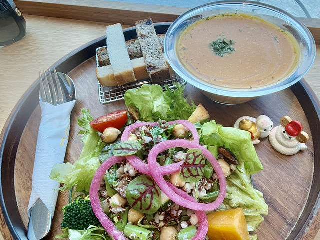 高雄內惟藝術中心附屬(SOUP)蔬食輕食咖啡廳.美食色香味俱全. 無麩質麵包.蛋糕.是糖尿病之友的福音 高雄內惟藝術中心附屬(SOUP)蔬食輕食咖啡廳.美食色香味俱全. 無麩質麵包.蛋糕.是糖尿病之友的福音