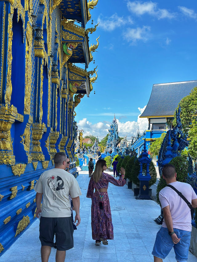 วัดสีน้ำเงินแห่งเชียงราย — ร่องเสือเต้น สถาปัตย์ศรั