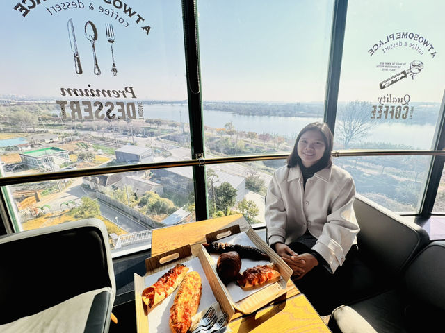 The Lighthouse of Lattes: Café Heaven ☕️