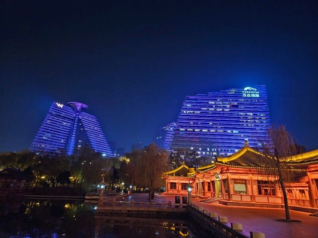 인공 호수 곡강지의 밤 풍경 인공 호수 곡강지의 밤 풍경