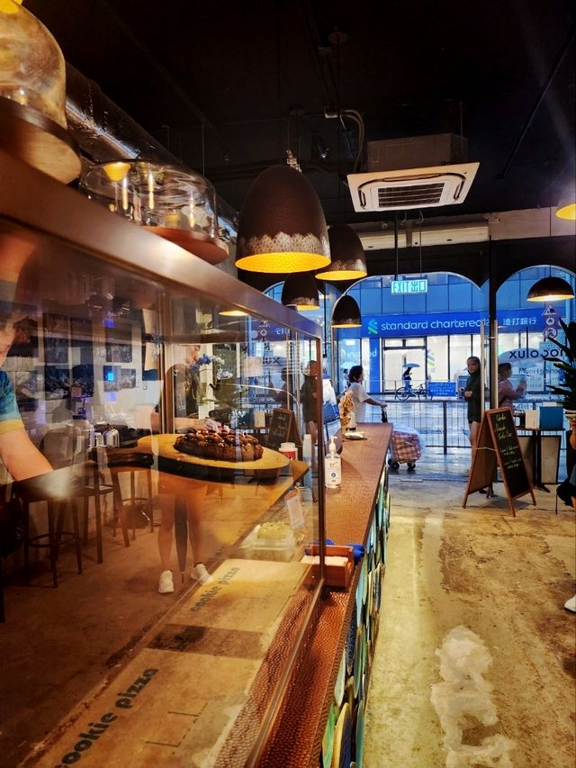 罅縫中的西伯利亞皮草大廈和Chocolux📸 罅縫中的西伯利亞皮草大廈和Chocolux📸