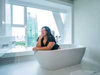 พักผ่อน กินดื่ม ชมวิวเมืองสุดอลังกลางสาธร