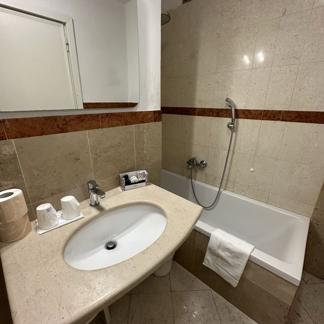 Hotel within walking distance of Pisa 
