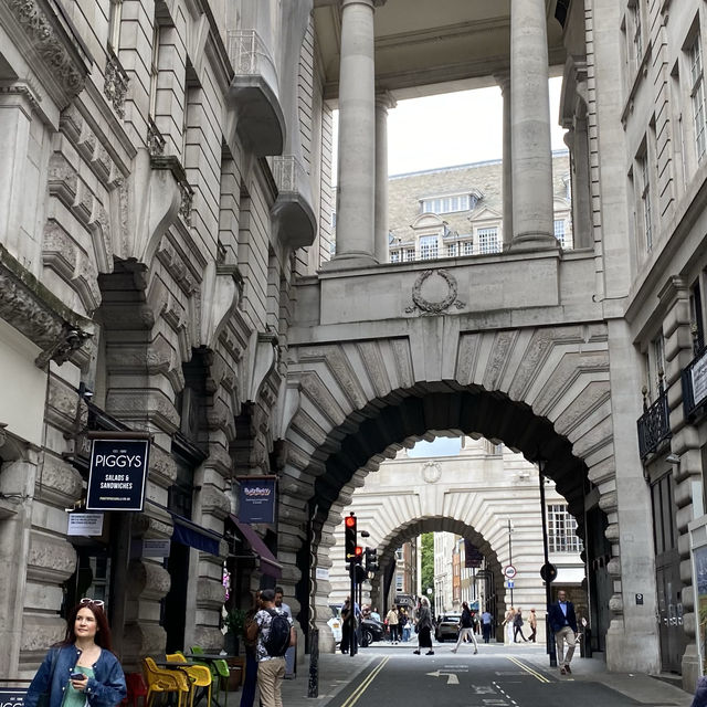A Cyclist’s Experience to London’s Lesser-Known Architecture