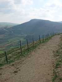 Peak District Adventure: Mam Tor, Lose Hill & a Pint in Castleton 🏞️🍺