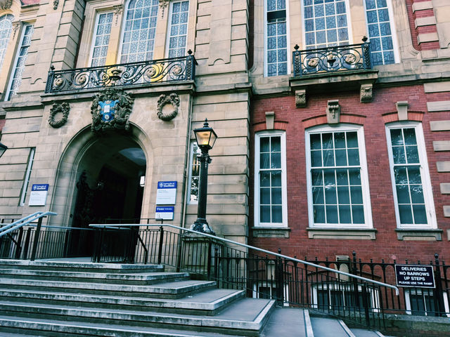 🚆 Manchester to Sheffield: A Northern City Hop Full of Surprises 🌆🌿
