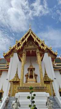 👑 Visiting Bangkok’s Grand Palace & Emerald Buddha: What to Know Before You Go