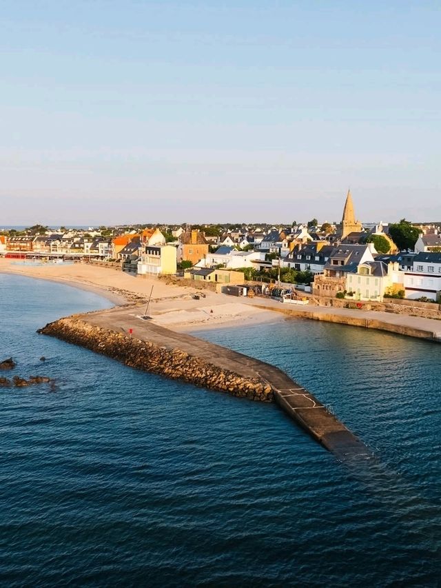 🌊 Where the Sea Stays Gentle – Larmor-Plage, France