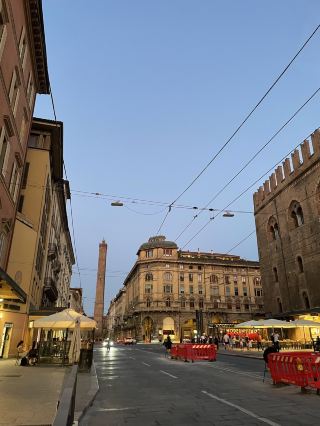 🇮🇹 Bologna Summer Vibe: Music, Red Walls, and One Perfect Day 🍝🍷