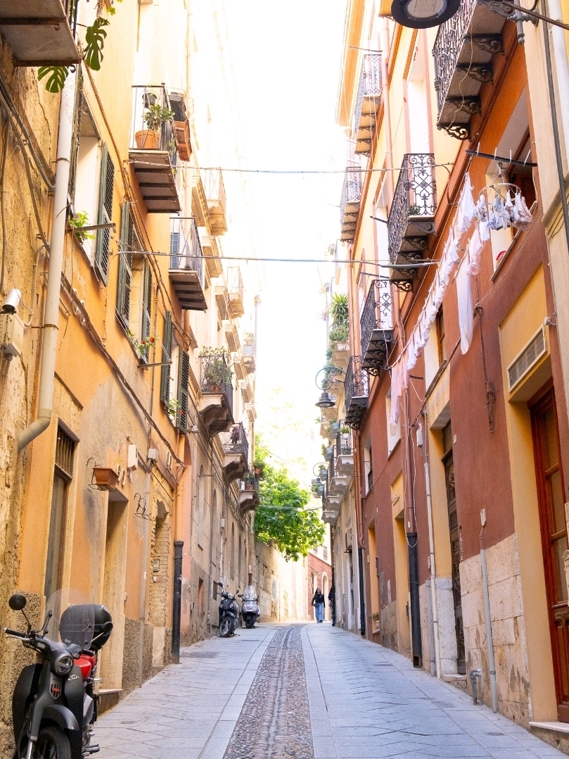 サルデーニャ島のカリアリはおとぎ話の街みたい | Trip.com カリアリ