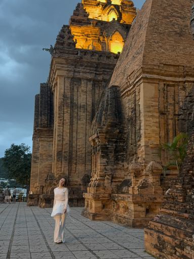 丘の上の赤い塔：ニャチャンで出会う古代文明。 | Trip.com ニャチャン