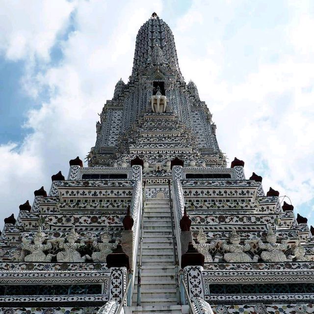 MUST SEE Temple in Bangkok! Wat Arun 🇹🇭