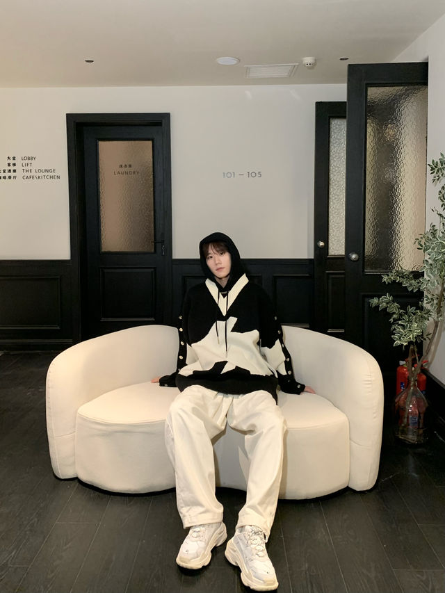這家黑金風格酒店真的美到我的心巴上了