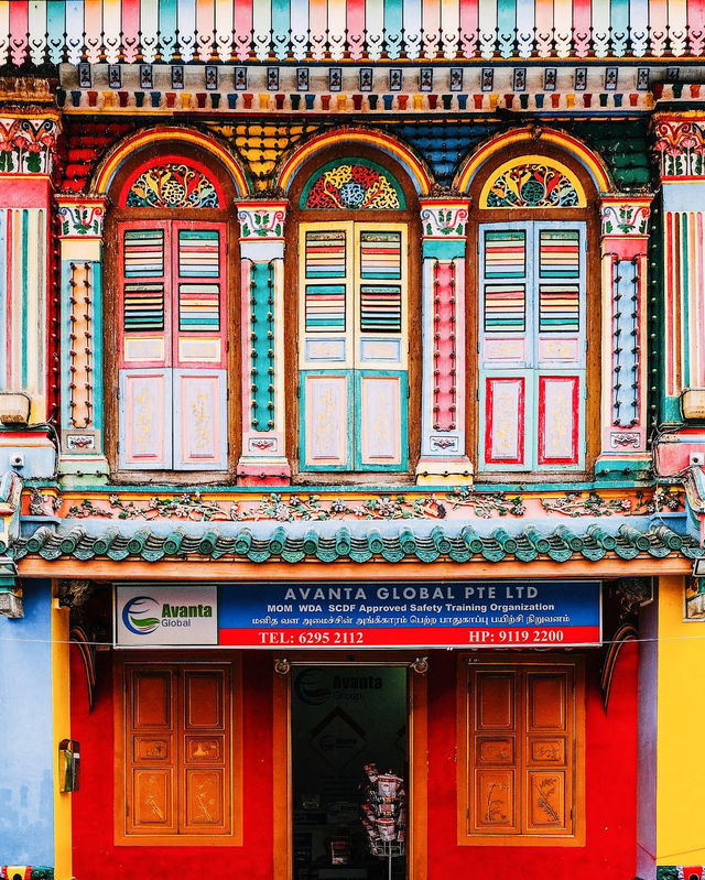 Explore the colorful Little India 🌈