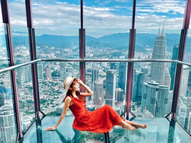 📸🤩 Promise me, you must visit this hit spot when you're in Kuala Lumpur! The wow factor is off the charts!