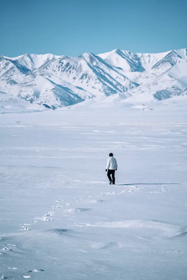 追一場北國的雪｜一眼淪陷的賽裡木湖藍