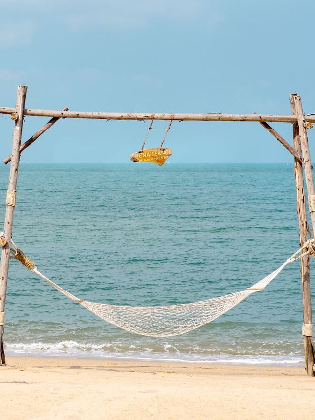 🌴✨ Pattaya Paradise: Renaissance Resort & Spa 🌅🏖️