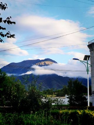 Located at the foot of the Tianshan Mountains, Jimusar County - Xindi Township