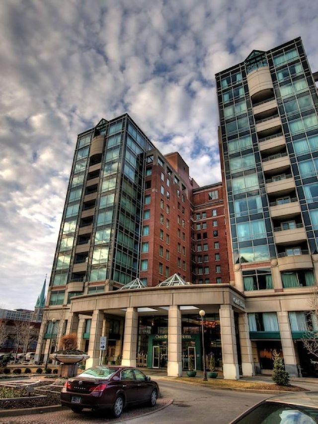 🌟 Indy's Hidden Gem: Omni Severin's Luxe Comforts 🛎️