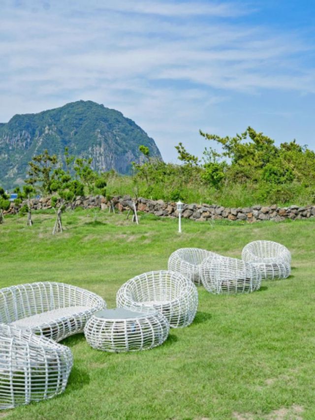 🌞🌙 Jeju's Sun and Moon Resort: Beachside Bliss & Views 🏖️🌊