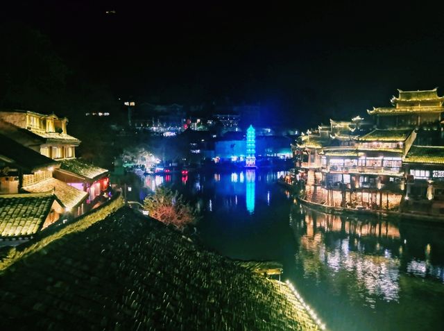 Caching Foenix Feathers: Night Walk through The Fenghuang Ancient City