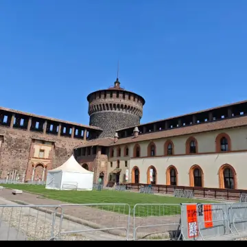 Castle Sftoza day tour Italy 