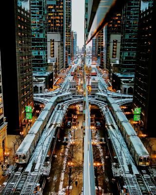 I would like to open a post to praise the beauty of Chicago's architecture.
