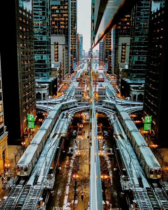 I would like to open a post to praise the beauty of Chicago's architecture.