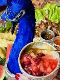 來西雙版納旅遊，怎麼能錯過當地的特色美食呢？今天就給大家推薦一家超棒的餐廳——雲雀金灣·傣家孔雀宴手。